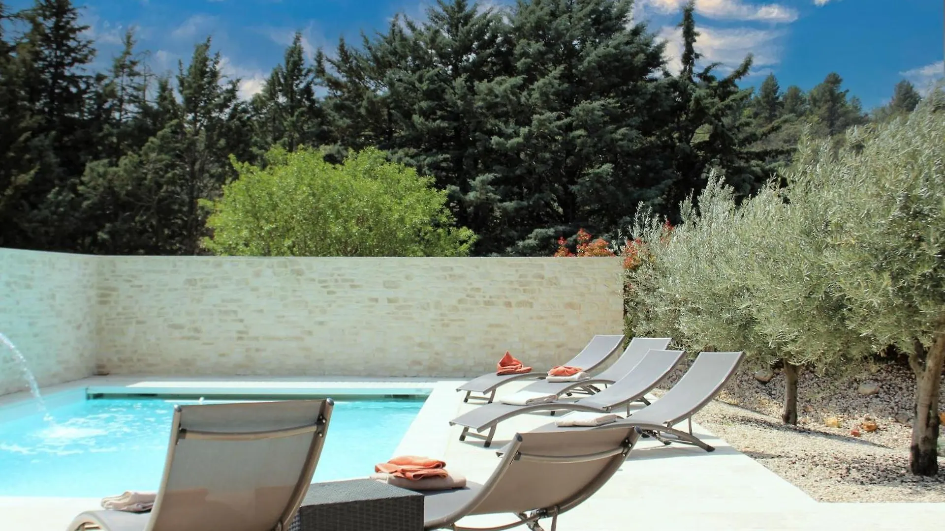 Le Mistral Villa Apt 0*,